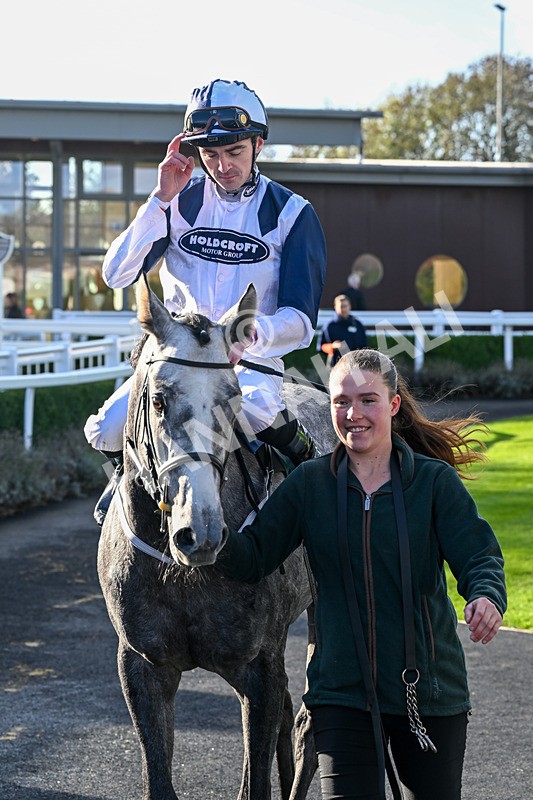 281025-Race 2-Grey Horizon-0956 - Race 2