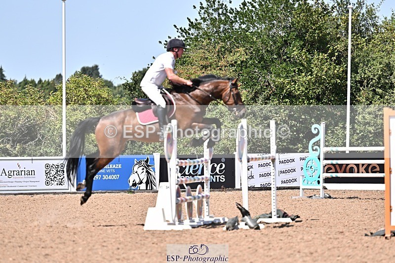 260812-130233-00553 - Cls 6 Foxhunter and 1.20m