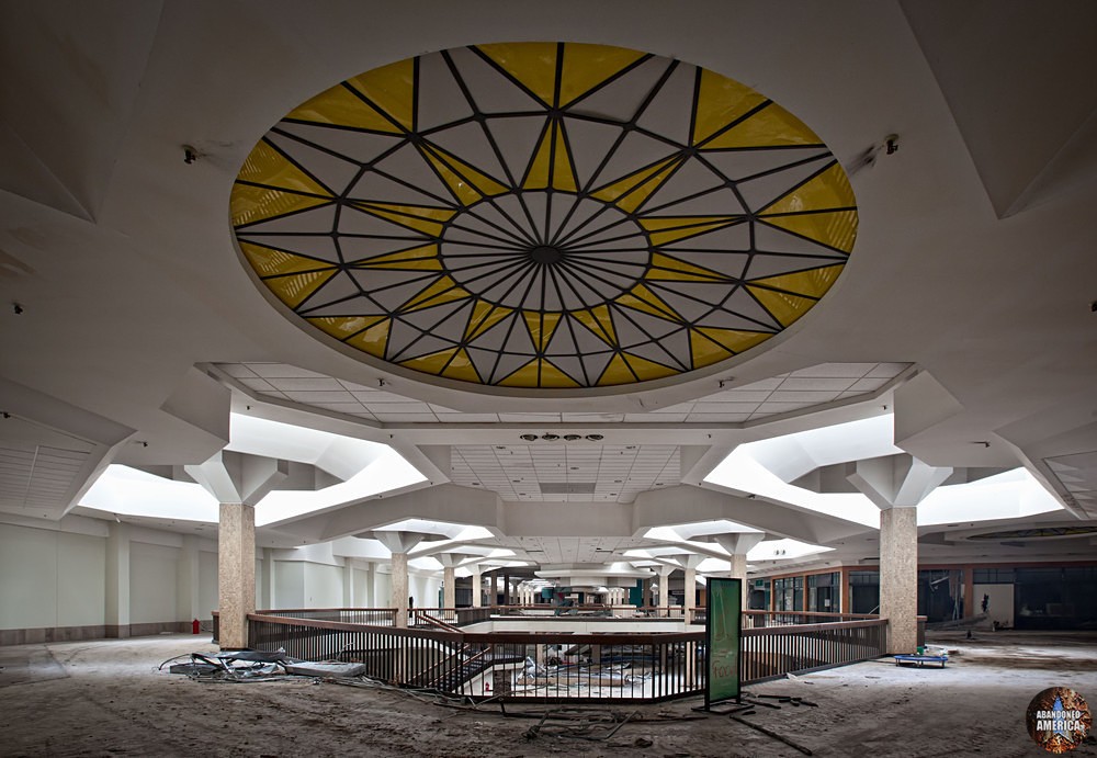 Randall Park Mall (North Randall, OH) | Starburst Ceiling Glass - Randall Park Mall