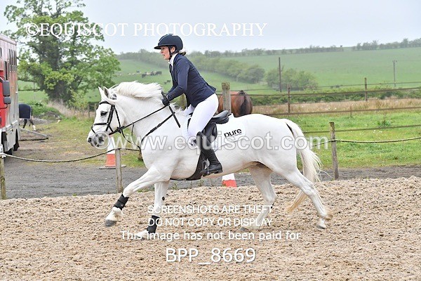 BPP_8669 - CLASS 24 SUN Senior BritiNovice/ 90cm Open