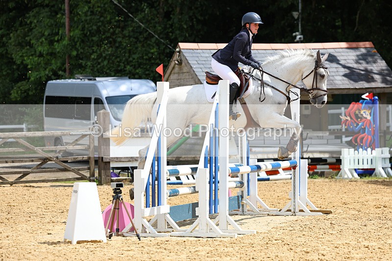 3E7A3160 - Class 4: Senior British Novice/90cm open