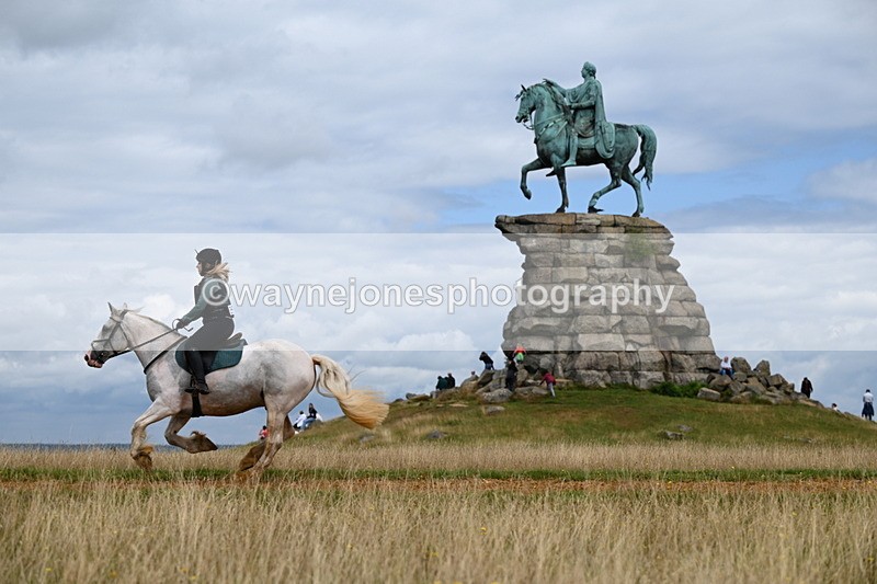 DSC_6953 - Time at Statue 12:45 to 13:15