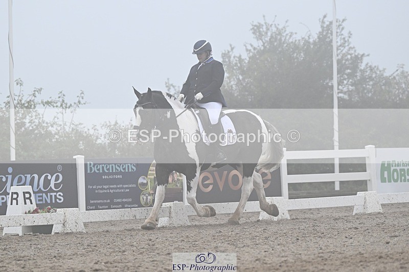 250907-145740-08990 - 106-Lucy.HamblettGalliano.Gold.Dust