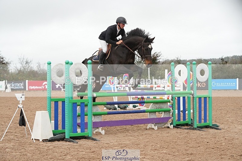 251109-114240-03608 - Cls 20 Newcomers and 1.10m Open