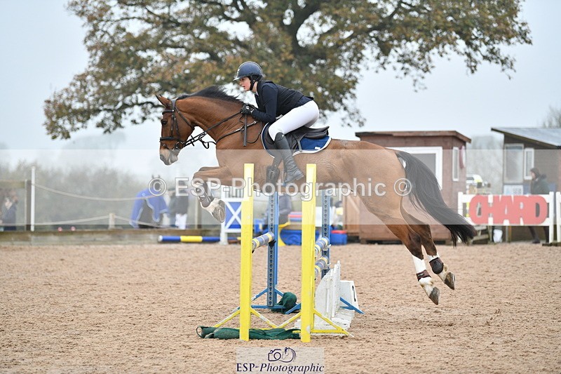 241102A-111226-04222 - SAT Cls 9 British Novice and 90cm Open