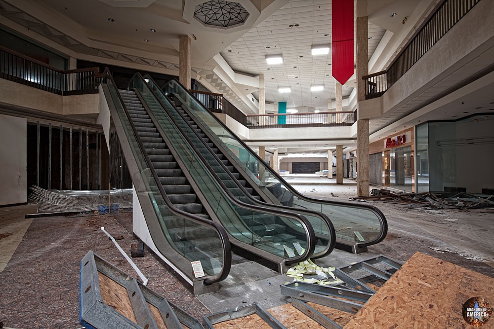 Randall Park Mall (North Randall, OH) | Escalator Ascent - Randall Park Mall
