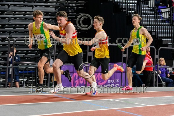 CombiMast25-914702 - Track Male Set One