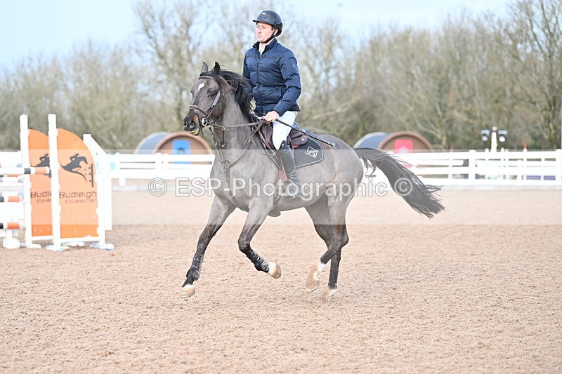 231208A-122547-00688 - Cls 5 Newcomers & 1.10m Open