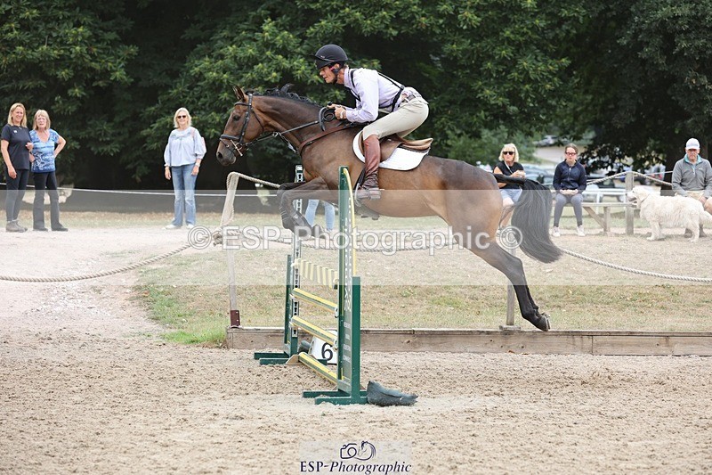 250803A-123321-12841 - M-574-William.Fox-Pitt-JABBEKA