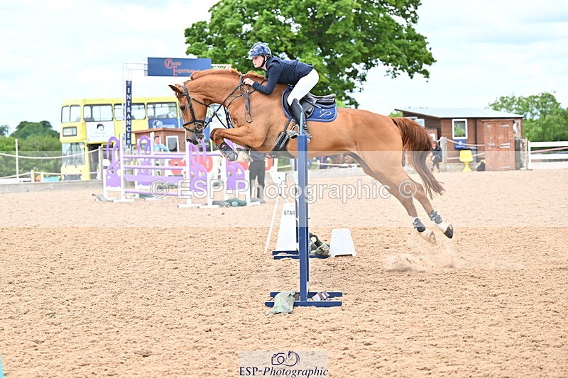 240608A-132609-02547 - Cls 4 Snr Newcomers and 1.10m Open