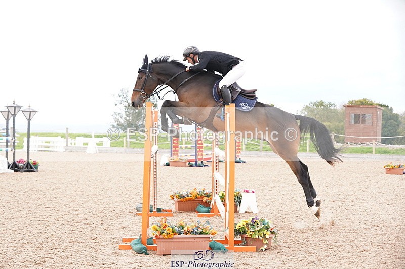 241004A-143238-00739 - Fri 04 Snr Fox & 1.20m Open