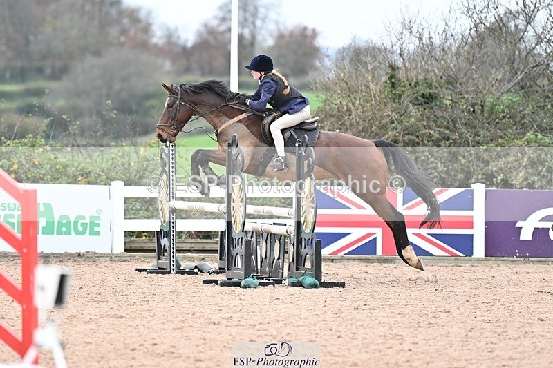 241117X-145501-05086 - Cls 19-20-21 Children on horses