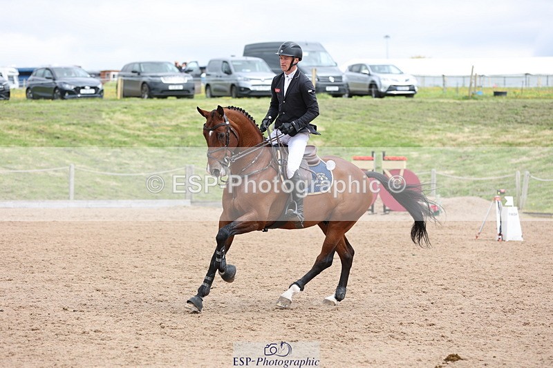 240419A-122332-07196 - Cls 6, 2 Star Medium Tour 1.35m