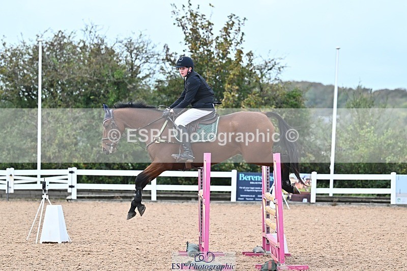 261014-124429-00477 - Cls  05 Snr Newcomers & 1.10m Open