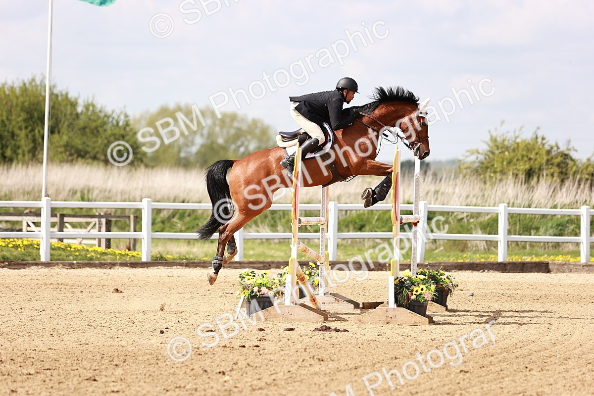  - Class 26 - Senior Foxhunter - 1.20m