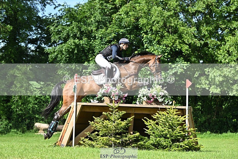 240525-093220-11688_301-CAMOUFLAGE-Alexander_Bragg - 077-305-7316