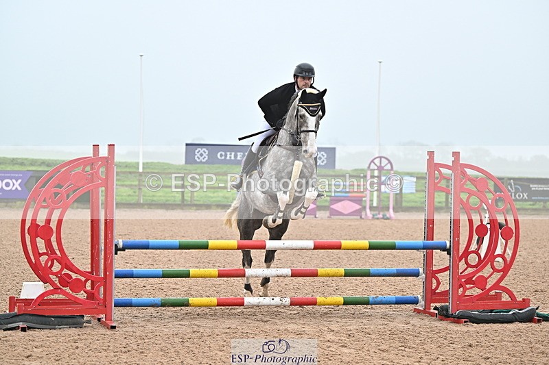 241103A-101402-06590 - SUN Cls 18 British Novice and 90cm Open