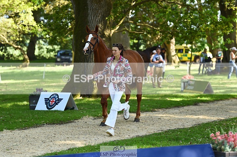 230524-161034-00734 - 252-LVS_MOVISTAR-Elizabeth_Barratt-WEDTrotUp+DR