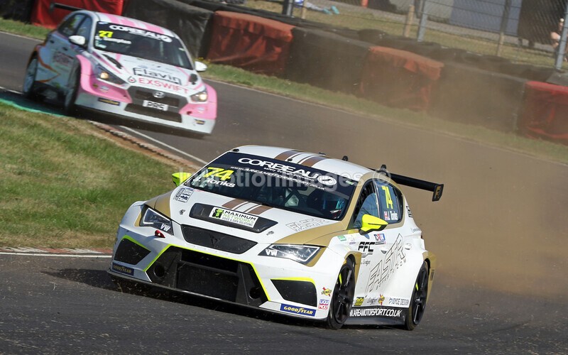  - TCR UK @ Castle Combe