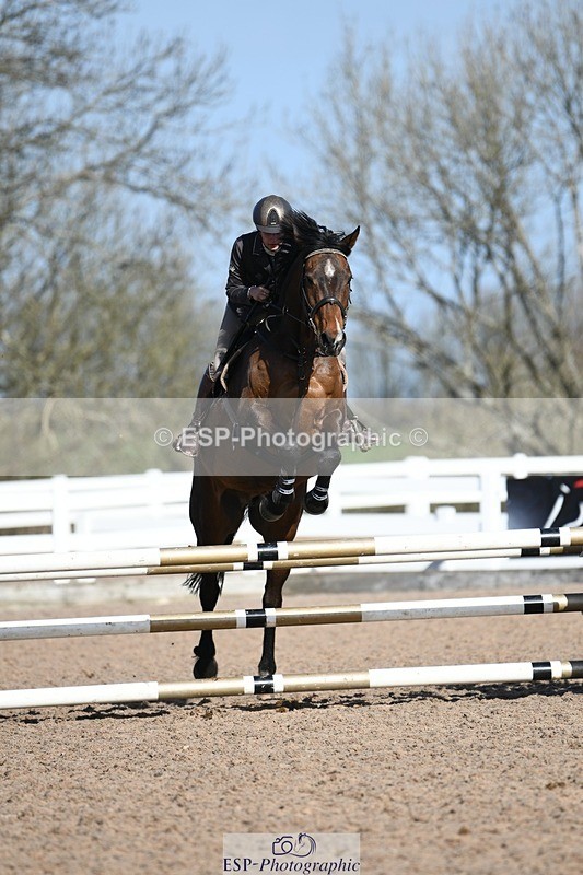 250330-103306-06157 - Cls 32 British Novice and 90cm