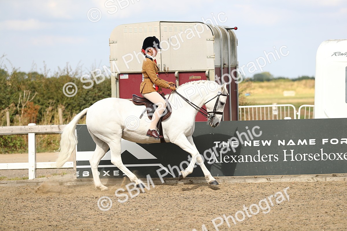 SBM_05707 - Class 48a Style & Performance 70cm (15-19)