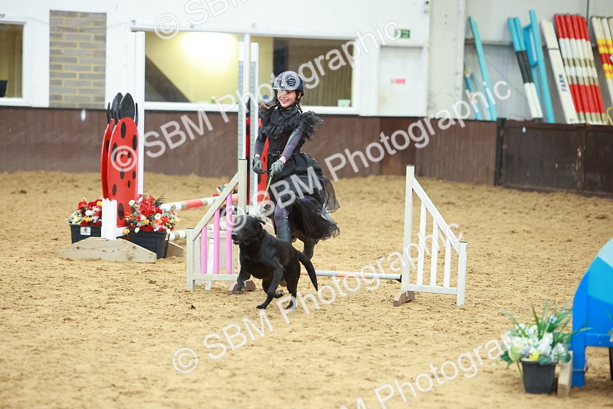 SBM_002563 - Class 3 - Horse & Hound (60cm)