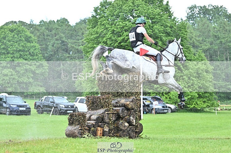 240526-124120-22134 - 404-DEERPAIRC_REVELRY-Max_Warburton