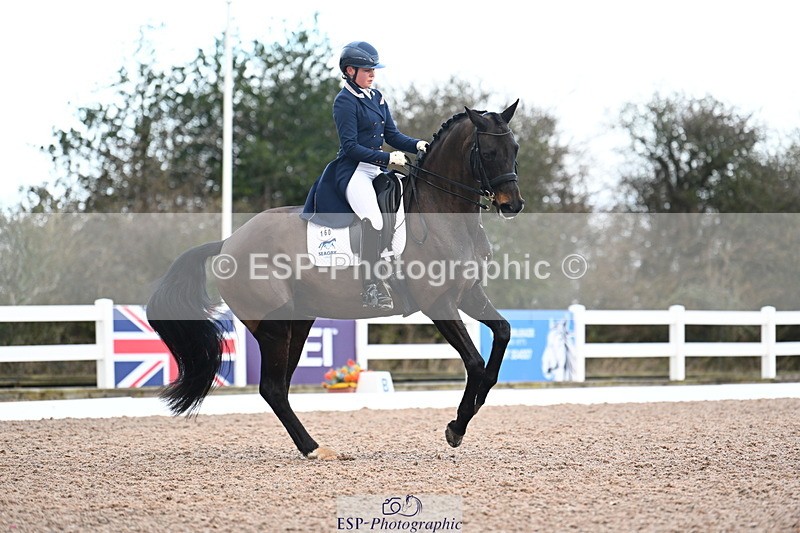 240218A-105015-06078 - 160-Abbie.Newbury-Seagry.Firstamour