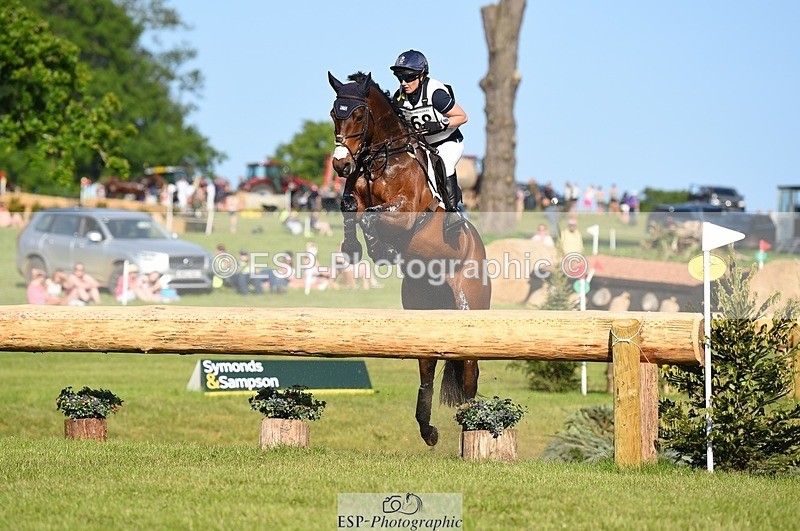 230527-180226-13703 - 168-PARKFIELD_ARTIE_BLOU-Laura_Collett-XC