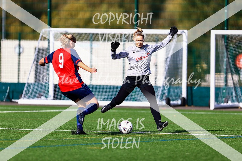 1DX30376 - 2025-10-05 FC Abbey Meads Ladies V Purton  Kingsdown FC Ladies