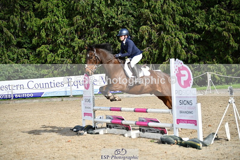 251004A-151251-01731 - Classes 8 & 9 70cm