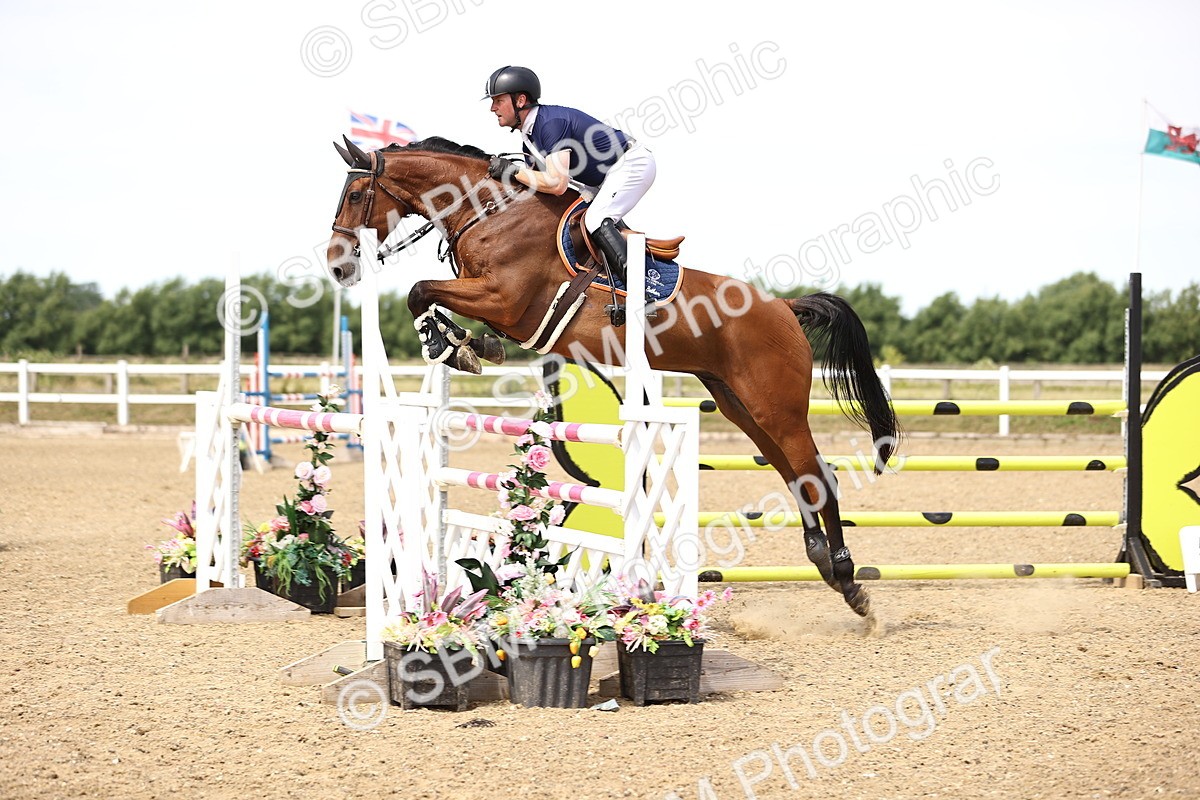 SBM_000686 - Class 15 - Redpost Equestian Senior Foxhunter - 1.20m