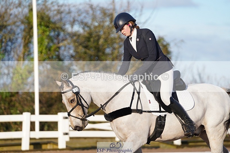 241214-104828-00256 - 146-CHLOE.DUNN-Towerhill.Shamie