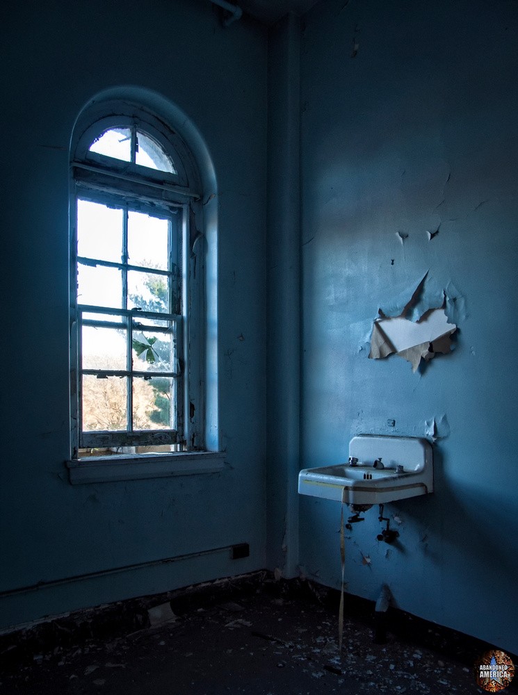 Sydenham/Montebello Hospital (Baltimore, MD) | Dramatic Sink - Sydenham/Montebello Hospital