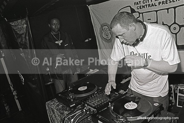 09 - Friends-&-Family @ the-roadhouse 14.05.05