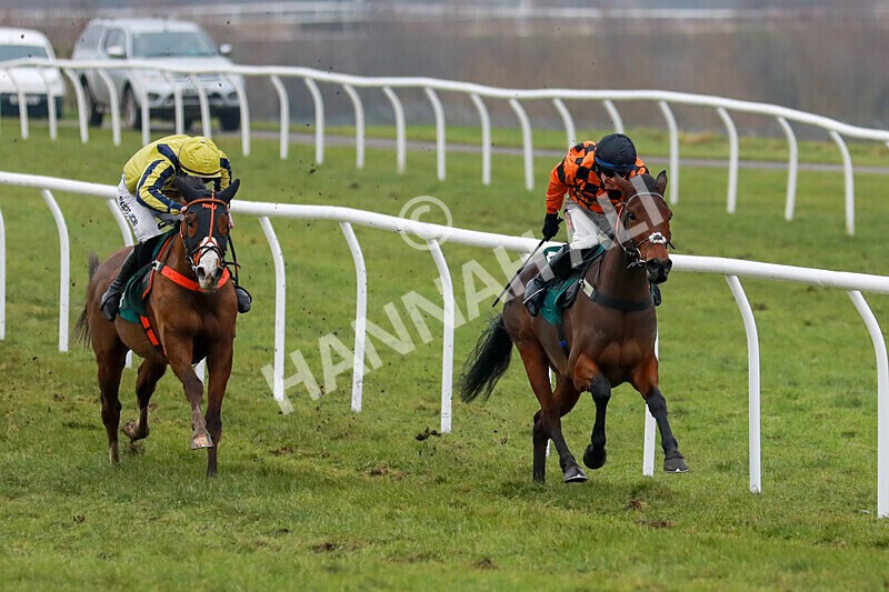 310125-Race 3-Turn And Finish-4414 - Race 3