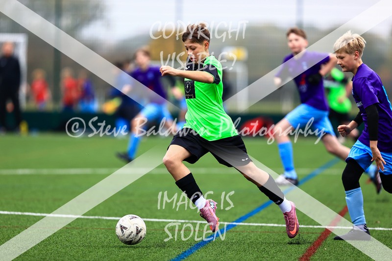 1DX30035 - 2025-10-12 FC Abbey Meads U14 Orange V Kingsdown Lions U14