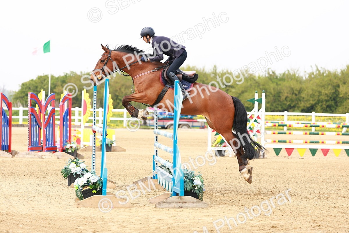  - Class 19 - Senior Foxhunter - 1.20m