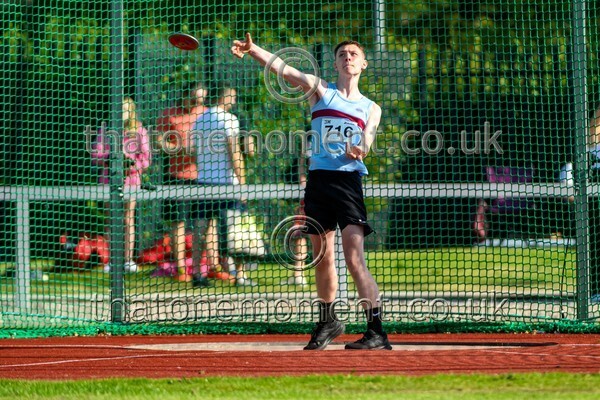 Age25SAT-927555 - Field Male