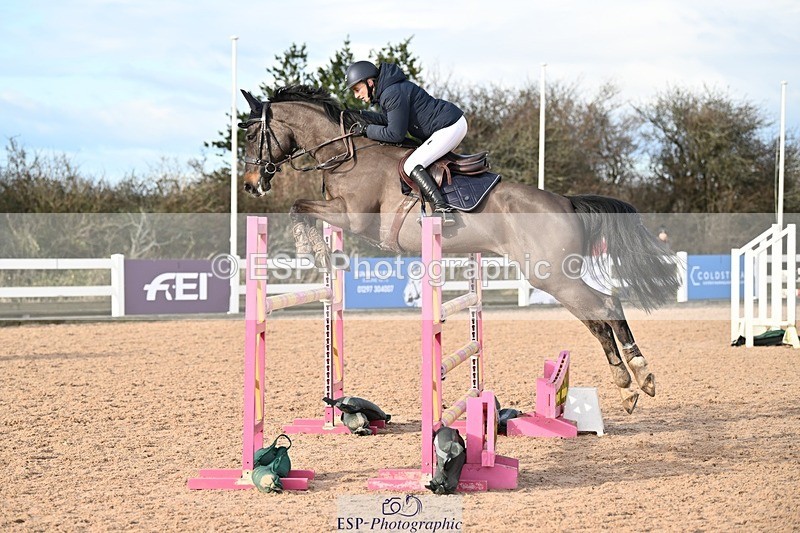 241208-130933-01705 - Cls 21 Newcomers and 1.10m Open