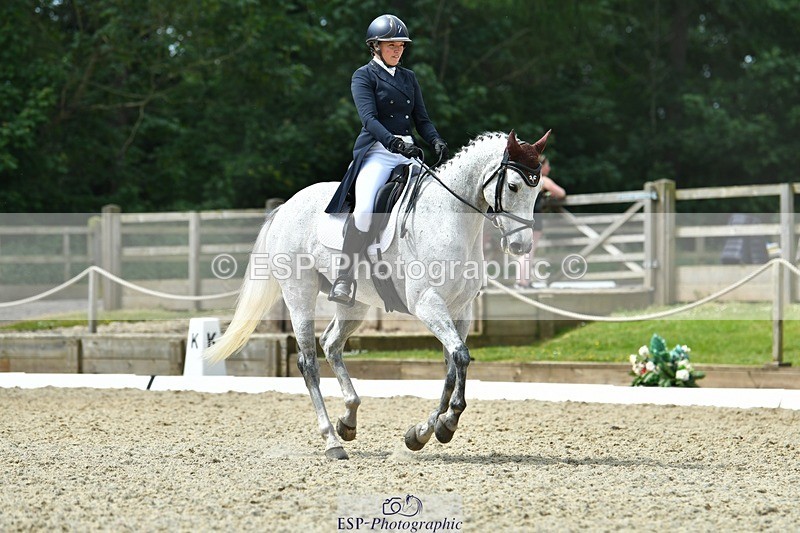 230525-114331-04086 - 203-DHI_CHILLI_START-Sophie_Hodgson-WEDTrotUp+DR