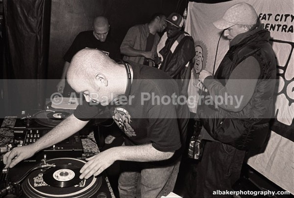 34 mark-torkington - Friends-&-Family @ the-roadhouse 12.02.05