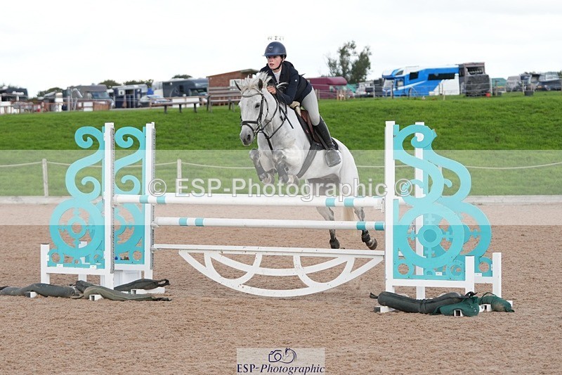 250921-122541-02917 - Cls 9 Pony Foxhunter and 1.10m