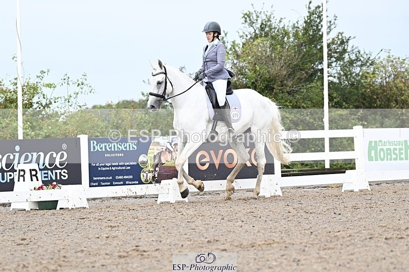 250907-105038-06374 - 070-Charlotte.DoreyDeards.Silver.Bounce