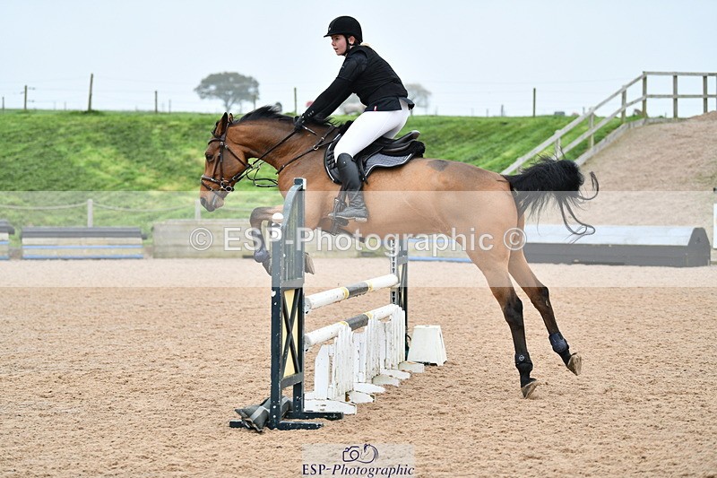 241102A-110134-04160 - SAT Cls 9 British Novice and 90cm Open