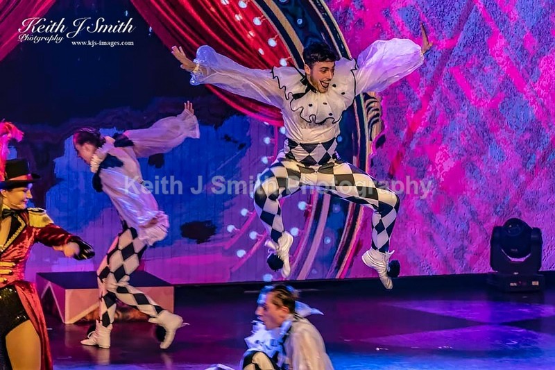 7KJS1249 - Ambition show team