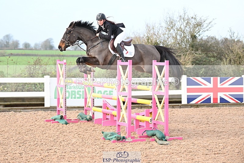 231209A-121516-01733 - Cls 12 Newcomers & 1.10m Open