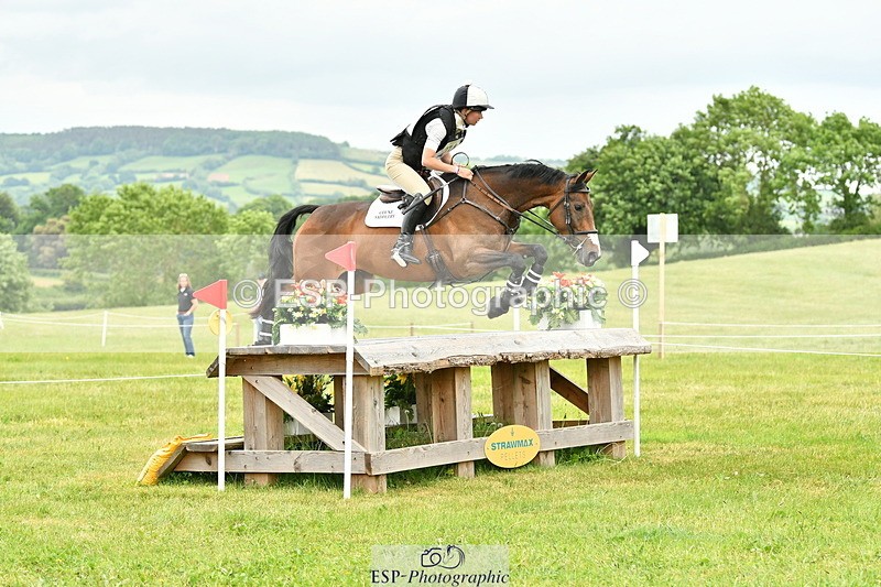 250524A-164945-14847 - C-274-Bizzy.Loffet-LONGBROOK.CHILLI.FLOWER