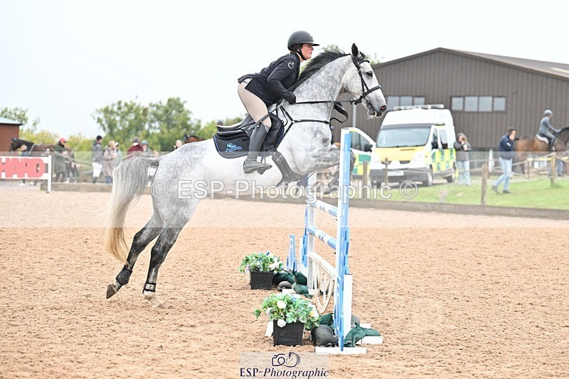 251003-112425-00436 - Cls 2 Newcomers and 1.10m