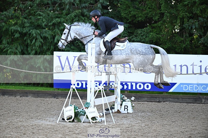 241025-101319-05343 - 107-Simon.Grieve-BEST.ESCAPADE